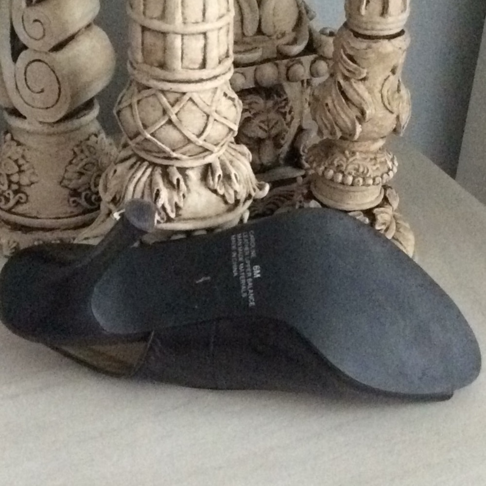 Shoes - Picture 2 of 2